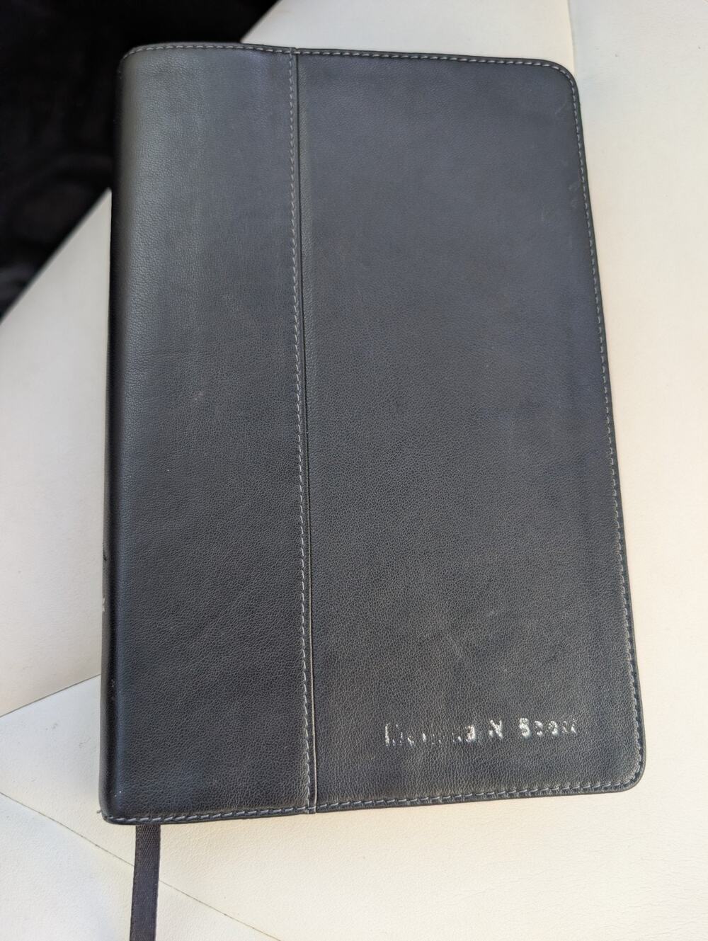 Zondervan NIV Thinline Bible Red Letter Edition Renaissance Fine Leather Black